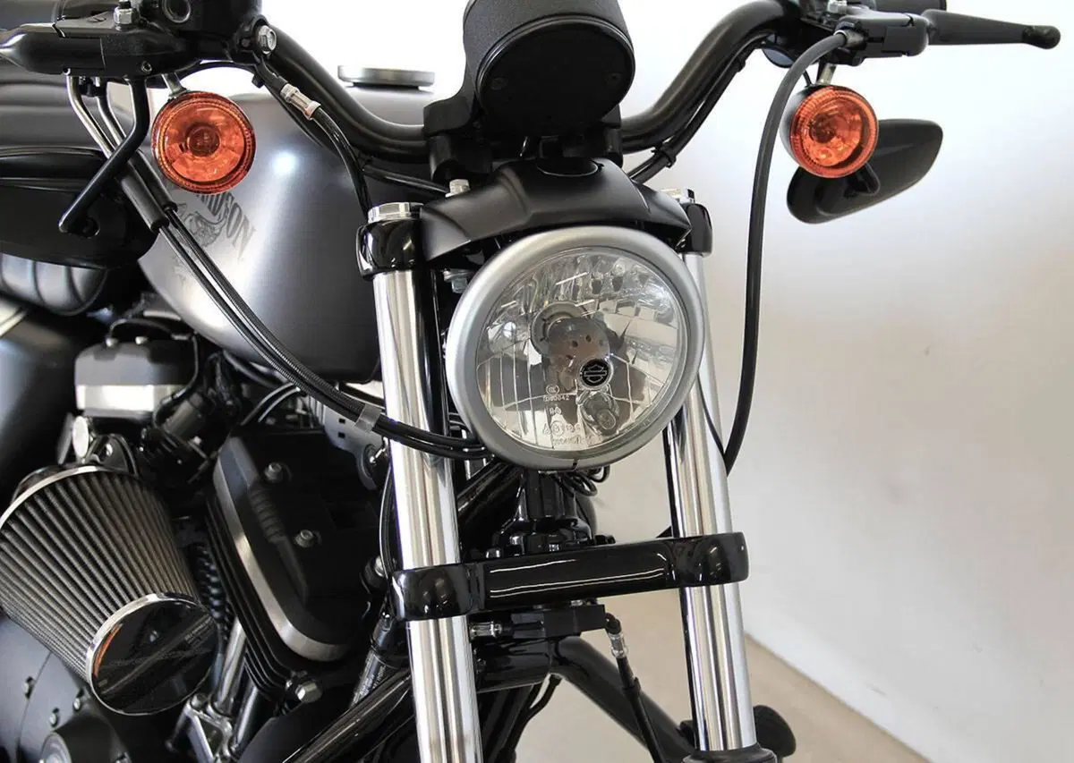 Harley-Davidson 883 Iron (2017 - 20) - XL 883N (7)