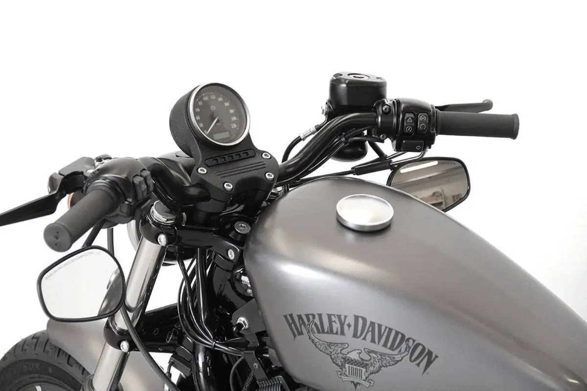 Harley-Davidson 883 Iron (2017 - 20) - XL 883N (15)