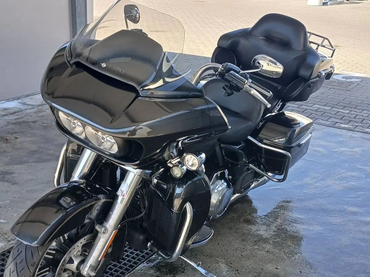 Harley-Davidson 107 Road Glide Ultra (2017 - 18) - FLTRU (4)