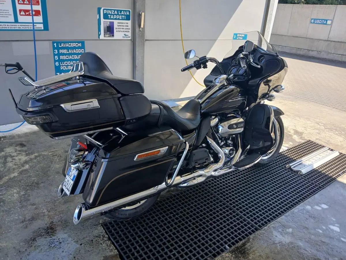 Harley-Davidson 107 Road Glide Ultra (2017 - 18) - FLTRU (6)