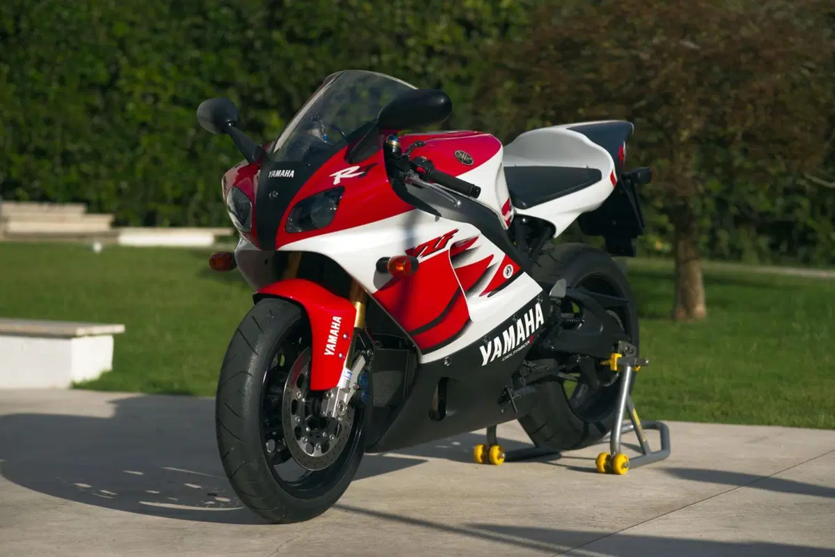 Yamaha YZF 750 R7