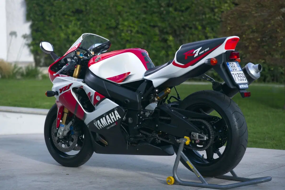 Yamaha YZF 750 R7 (6)