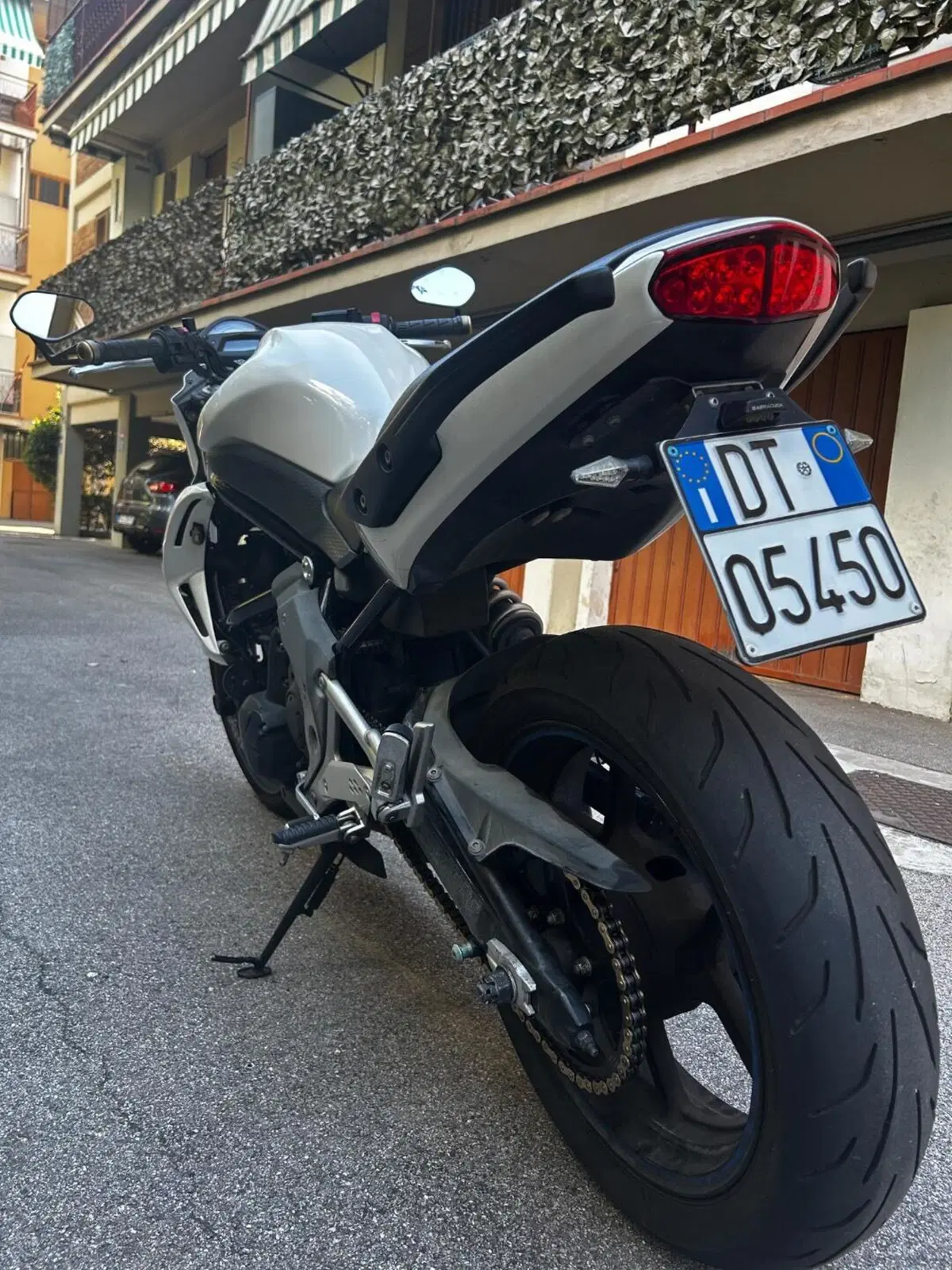 Kawasaki ER-6N (2009 - 11) (4)