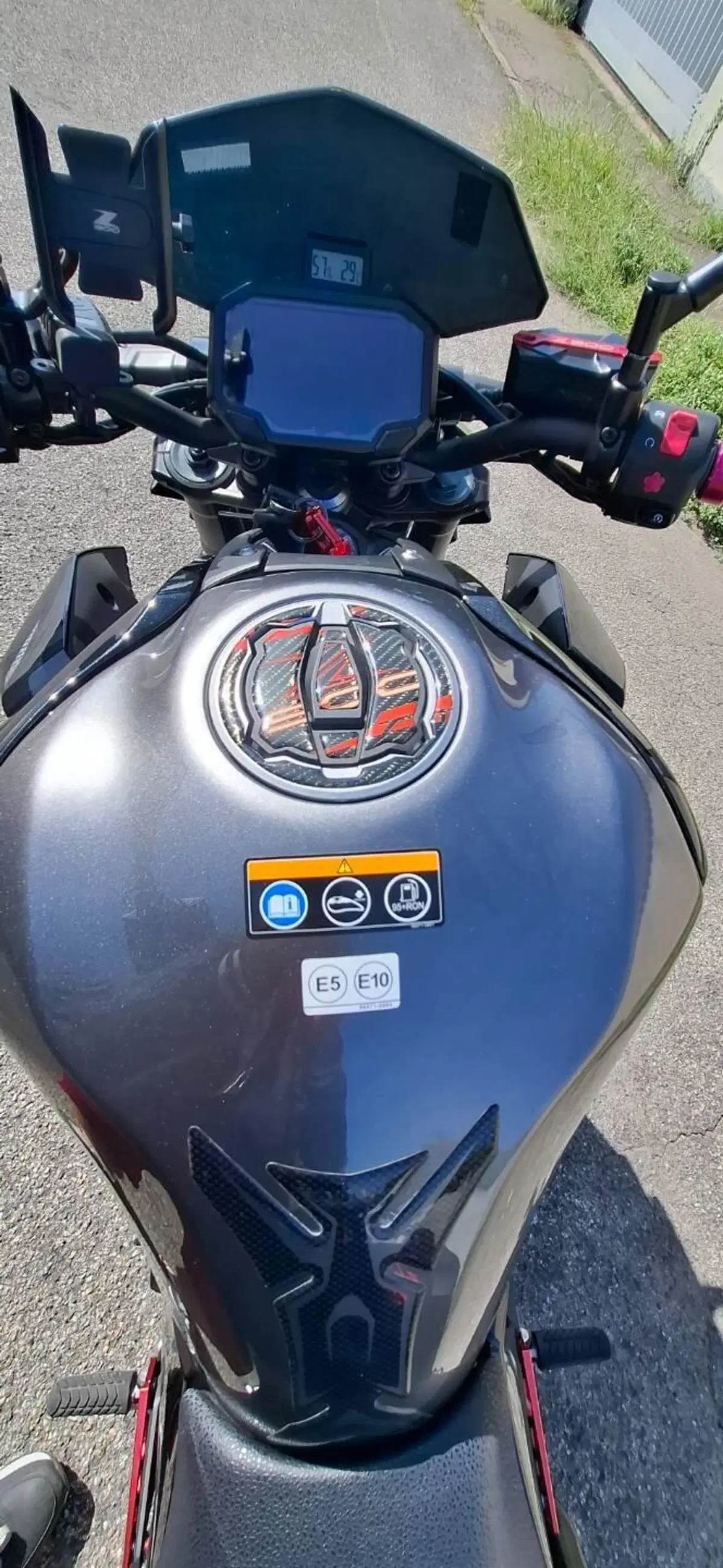 Kawasaki Z 900 SE (2022 - 24) (9)