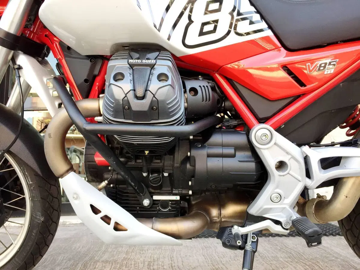Moto Guzzi V85 TT (2024 - 26) (18)