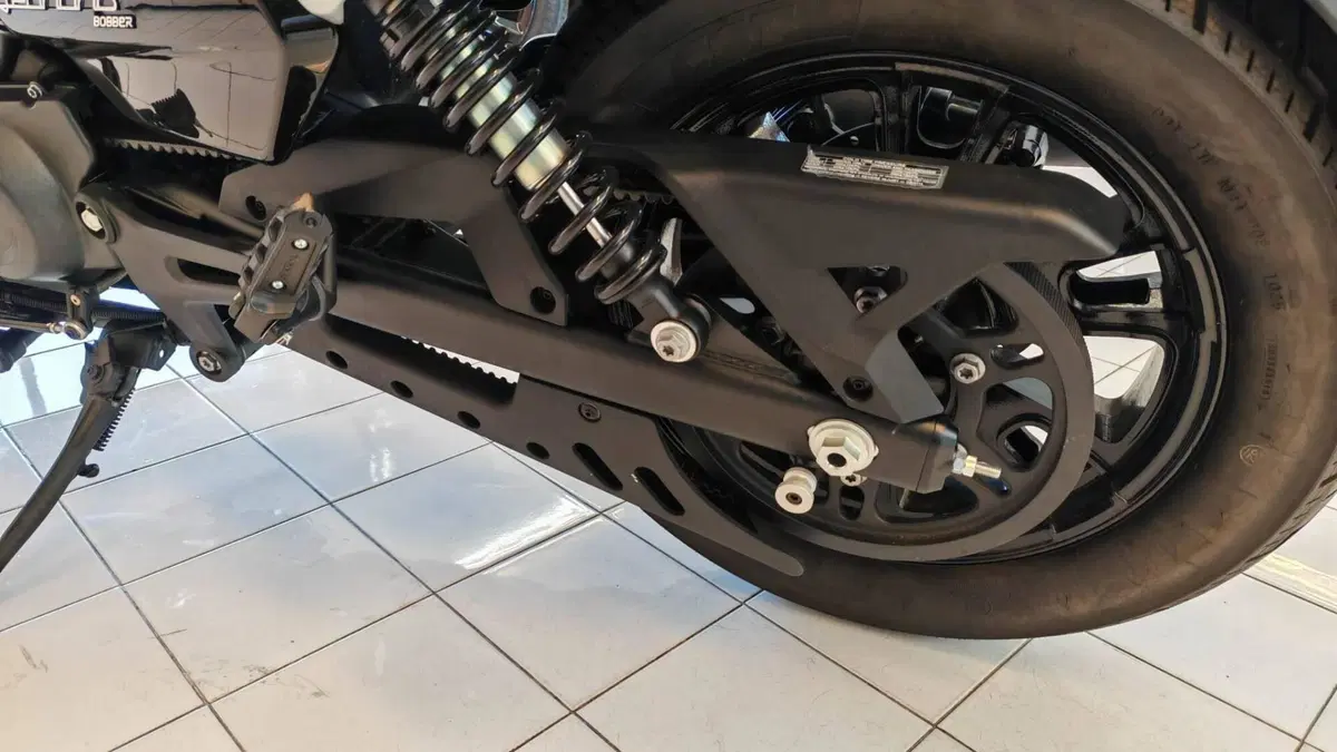 Benelli Leoncino 400 Bobber (2026) (4)
