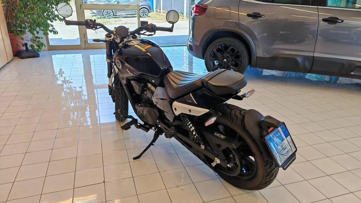 Benelli Leoncino 400 Bobber (2026) (5)