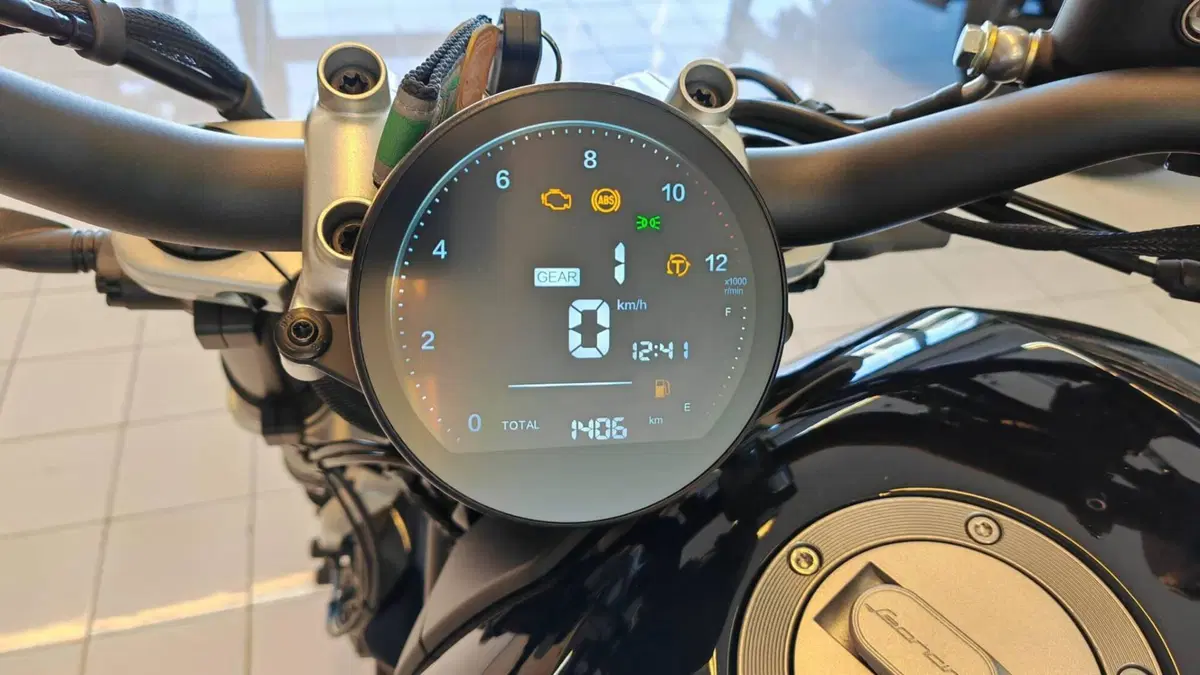 Benelli Leoncino 400 Bobber (2026) (6)