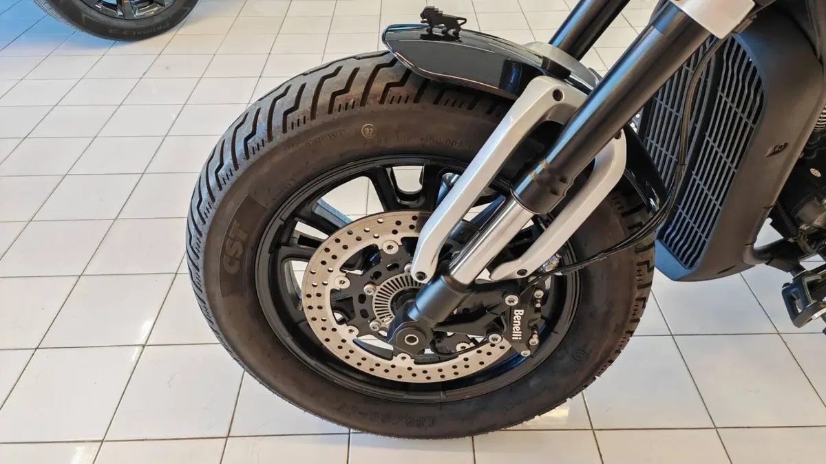 Benelli Leoncino 400 Bobber (2026) (11)