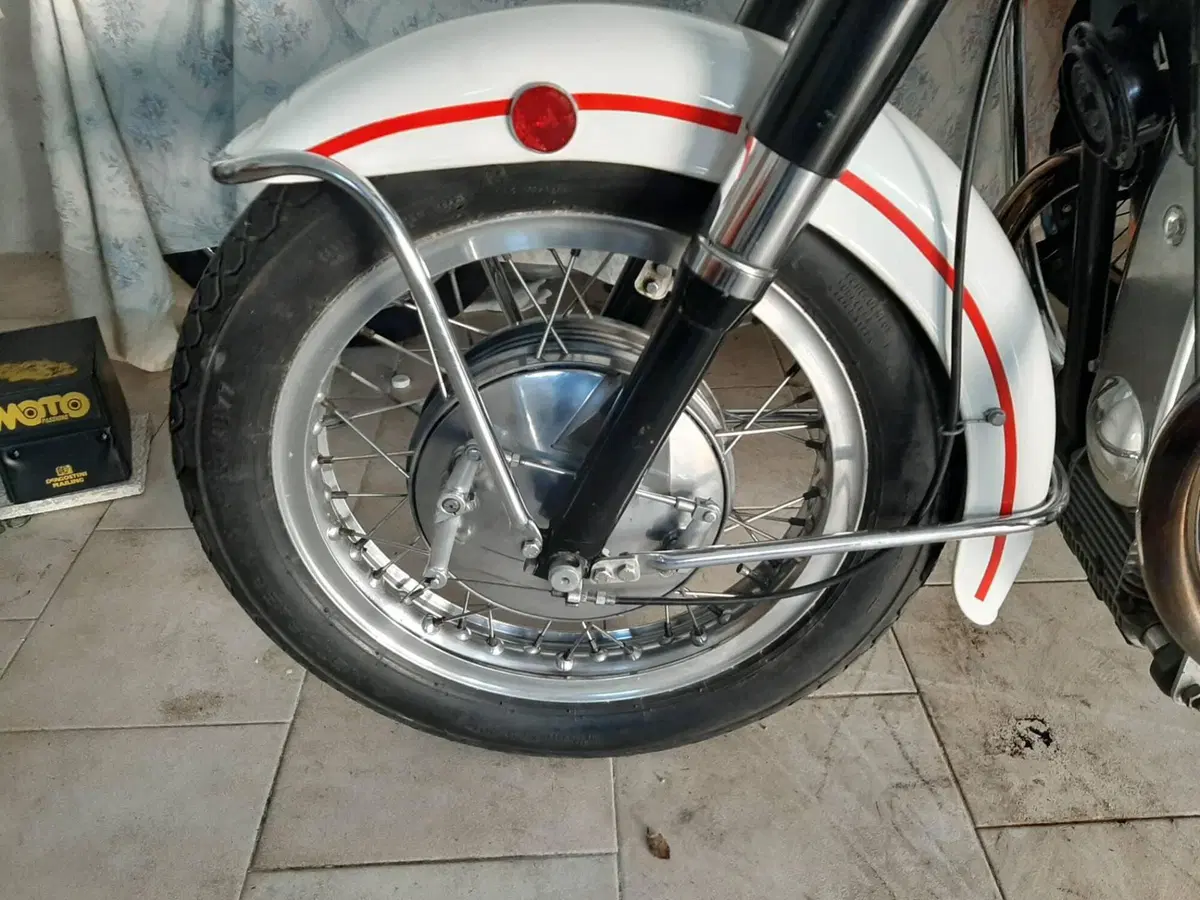 Moto Guzzi V7 special (2)