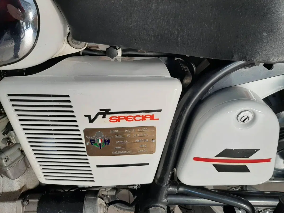 Moto Guzzi V7 special (10)