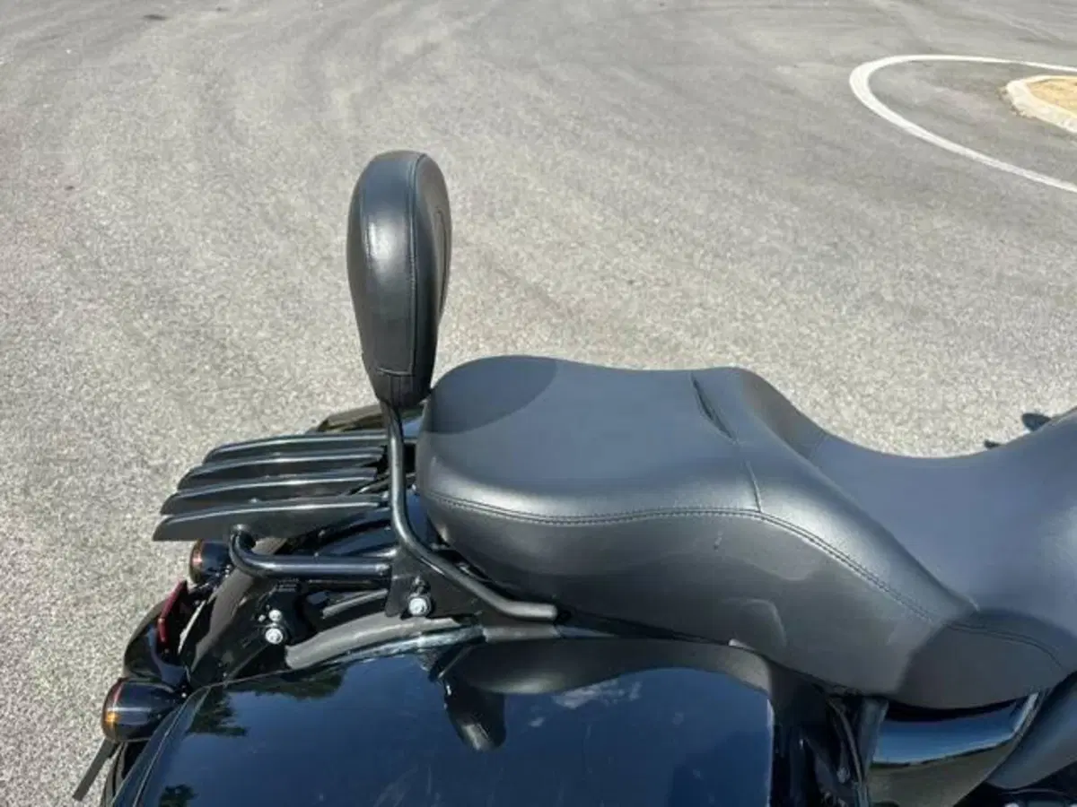 Harley-Davidson 114 Street Glide Special (2019 - 20) - FLHXS (6)
