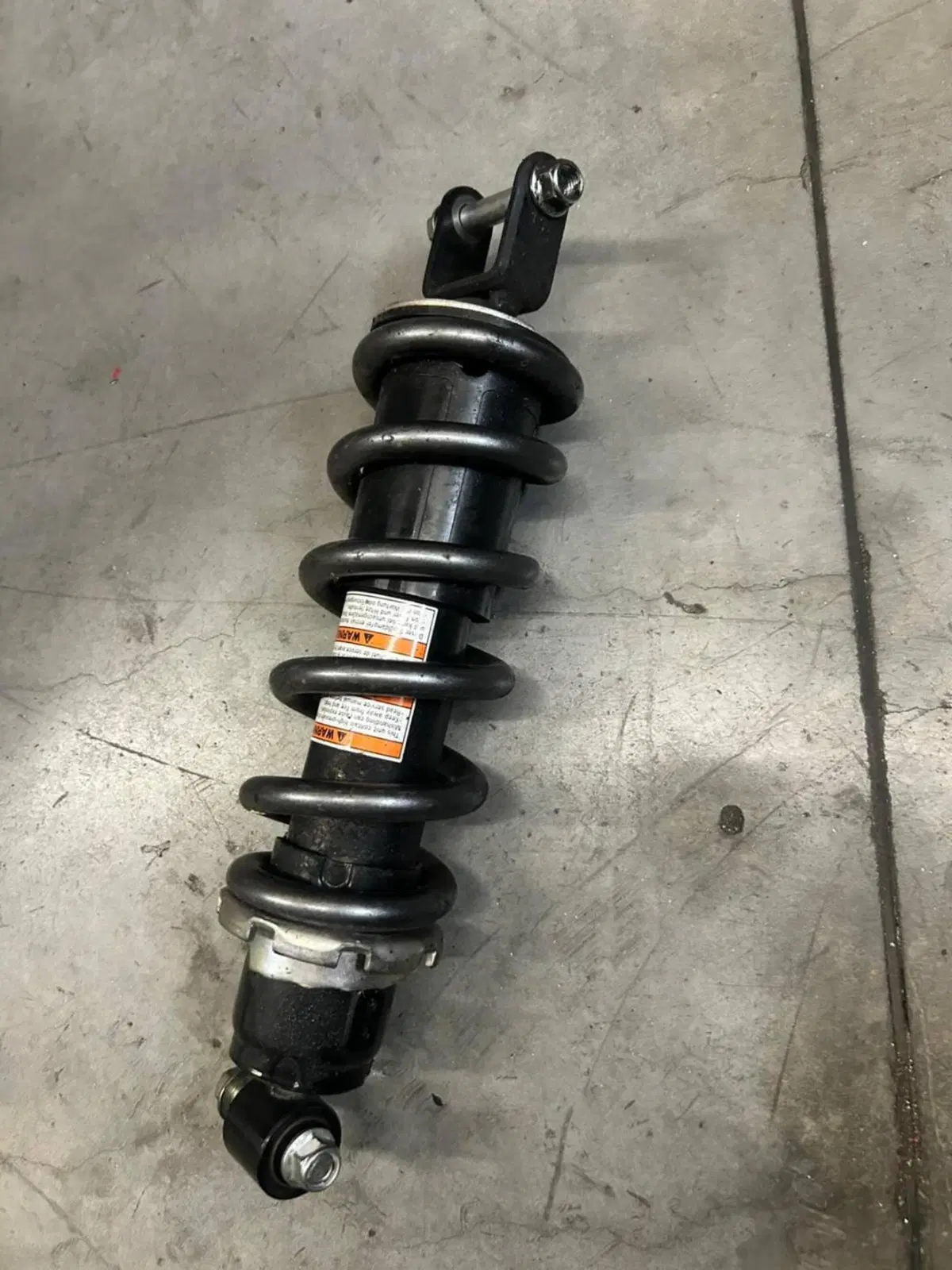 Mono ammortizzatore posteriore Suzuki GSR 750 2010 (2)