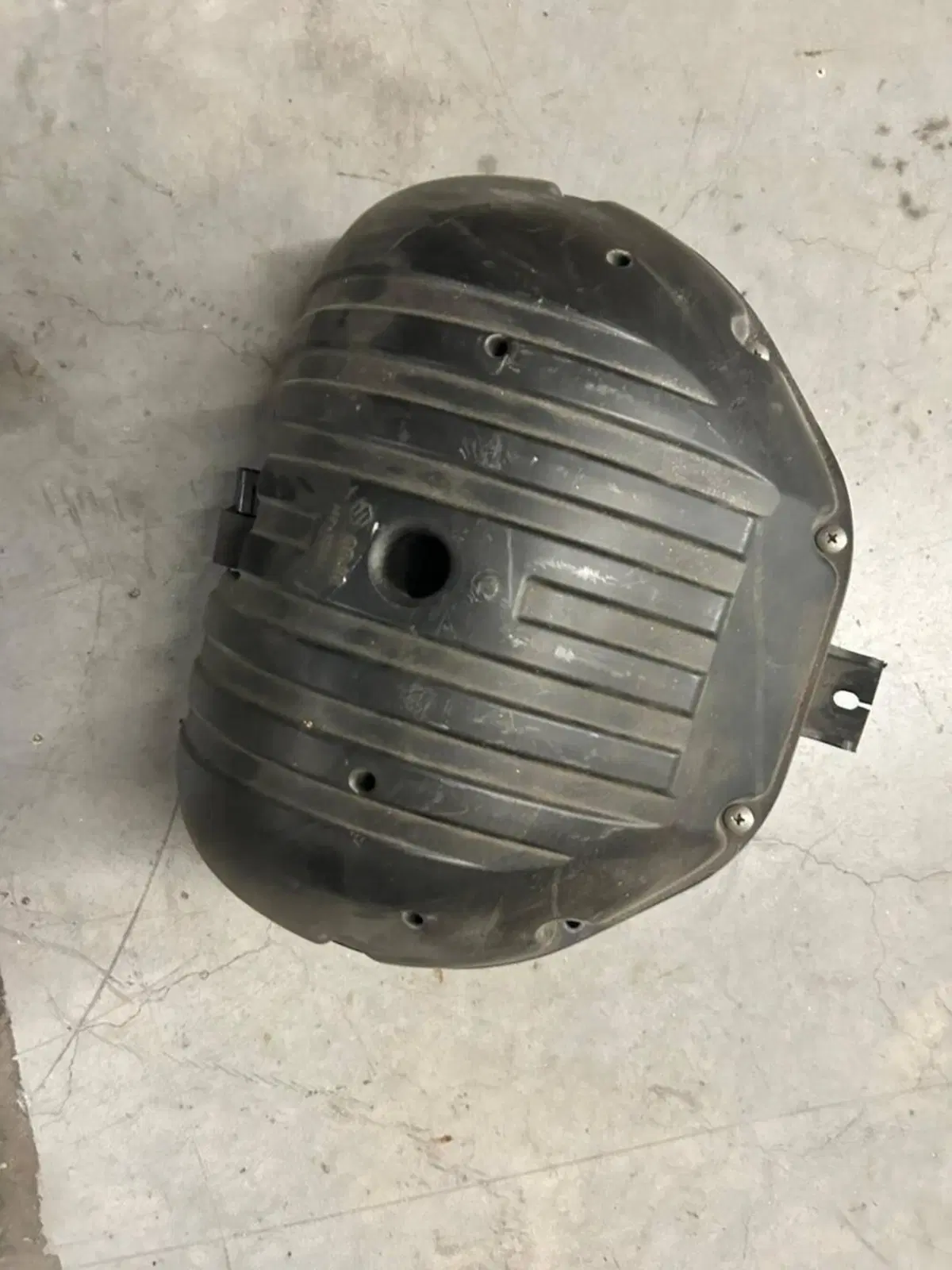 Airbox Suzuki GSR 750 2010/2015 (2)