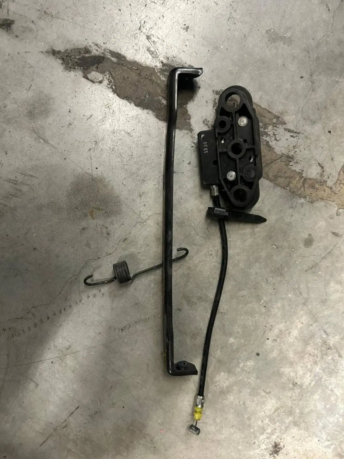 Serratura sella completa di cavo Suzuki GSR 750 20 (2)