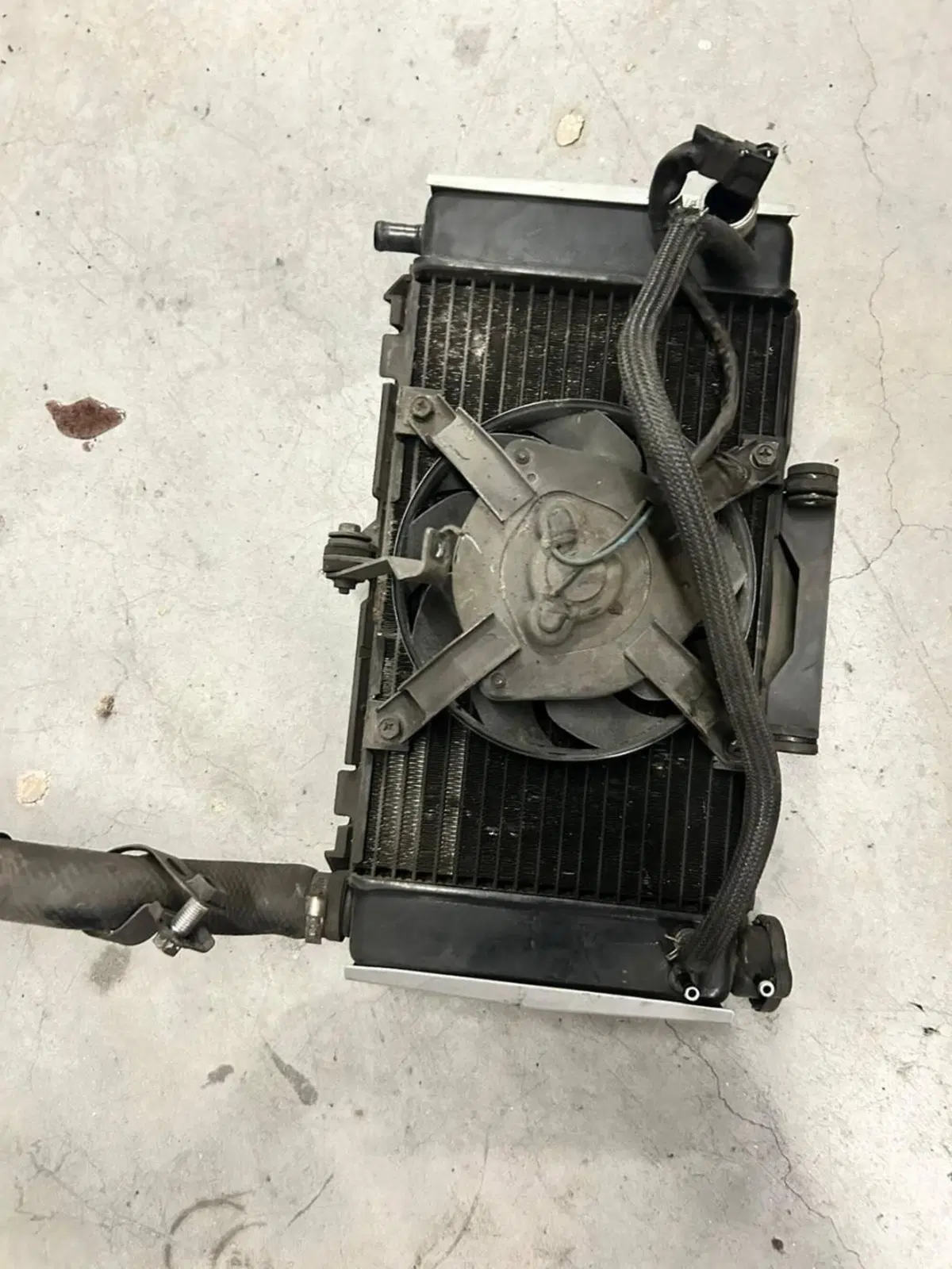 Radiatore con ventola e griglia protettiva Yamaha (2)
