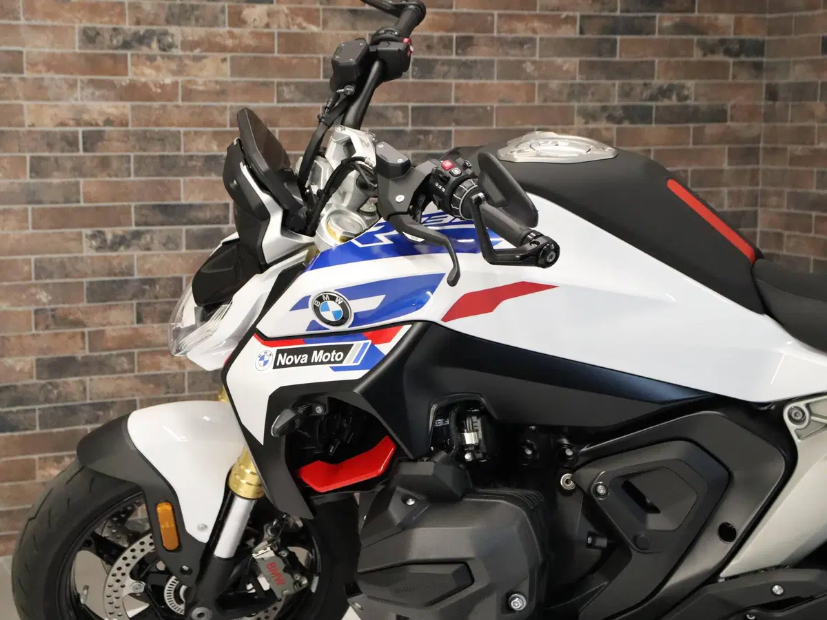 Bmw R 1300 R (2026 - 27) (9)
