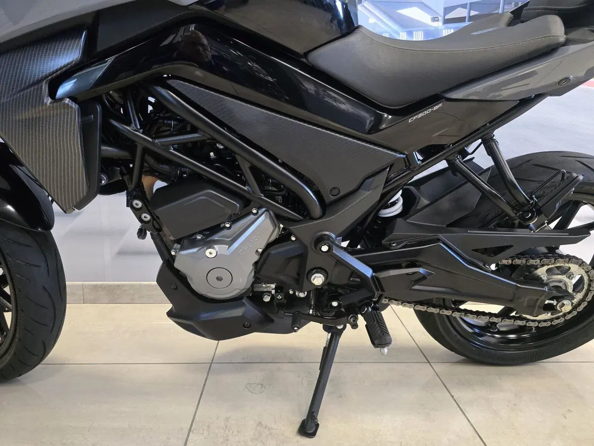 CFMOTO 300NK (2021 - 26) (8)