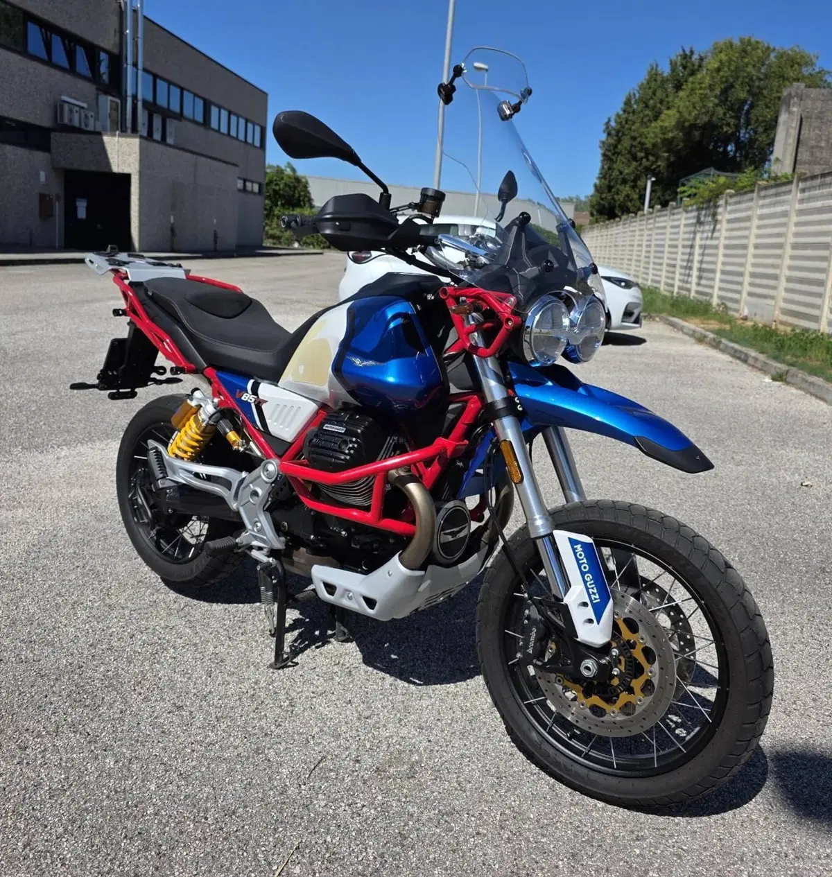 Moto Guzzi V85 TT Evocative Graphics (2021 - 23)
