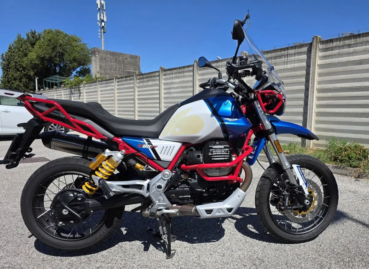Moto Guzzi V85 TT Evocative Graphics (2021 - 23) (3)