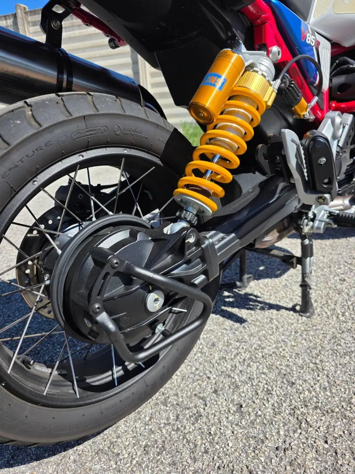 Moto Guzzi V85 TT Evocative Graphics (2021 - 23) (5)