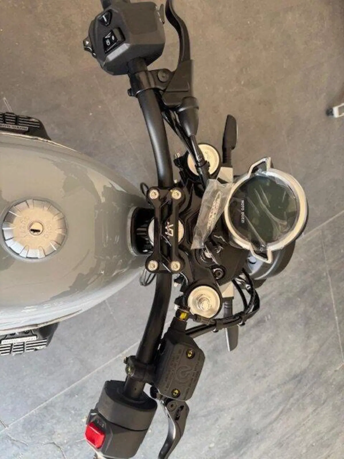 Moto Guzzi V7 Sport (2025 - 26) (4)