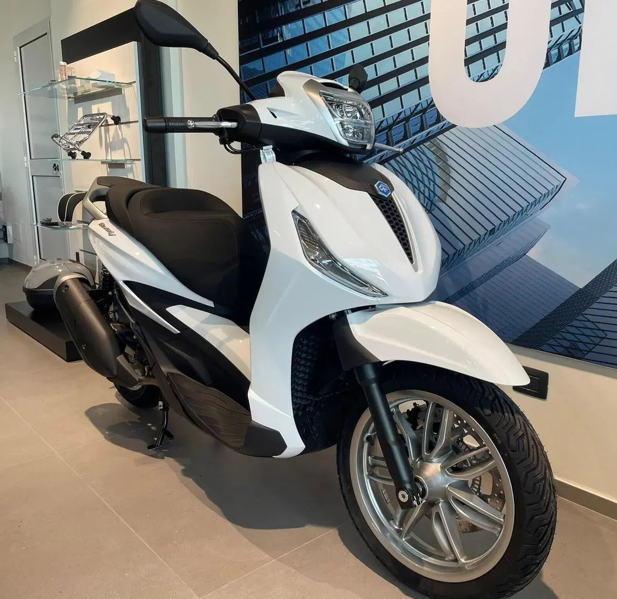 Piaggio Beverly 310 (2025 - 26) (2)