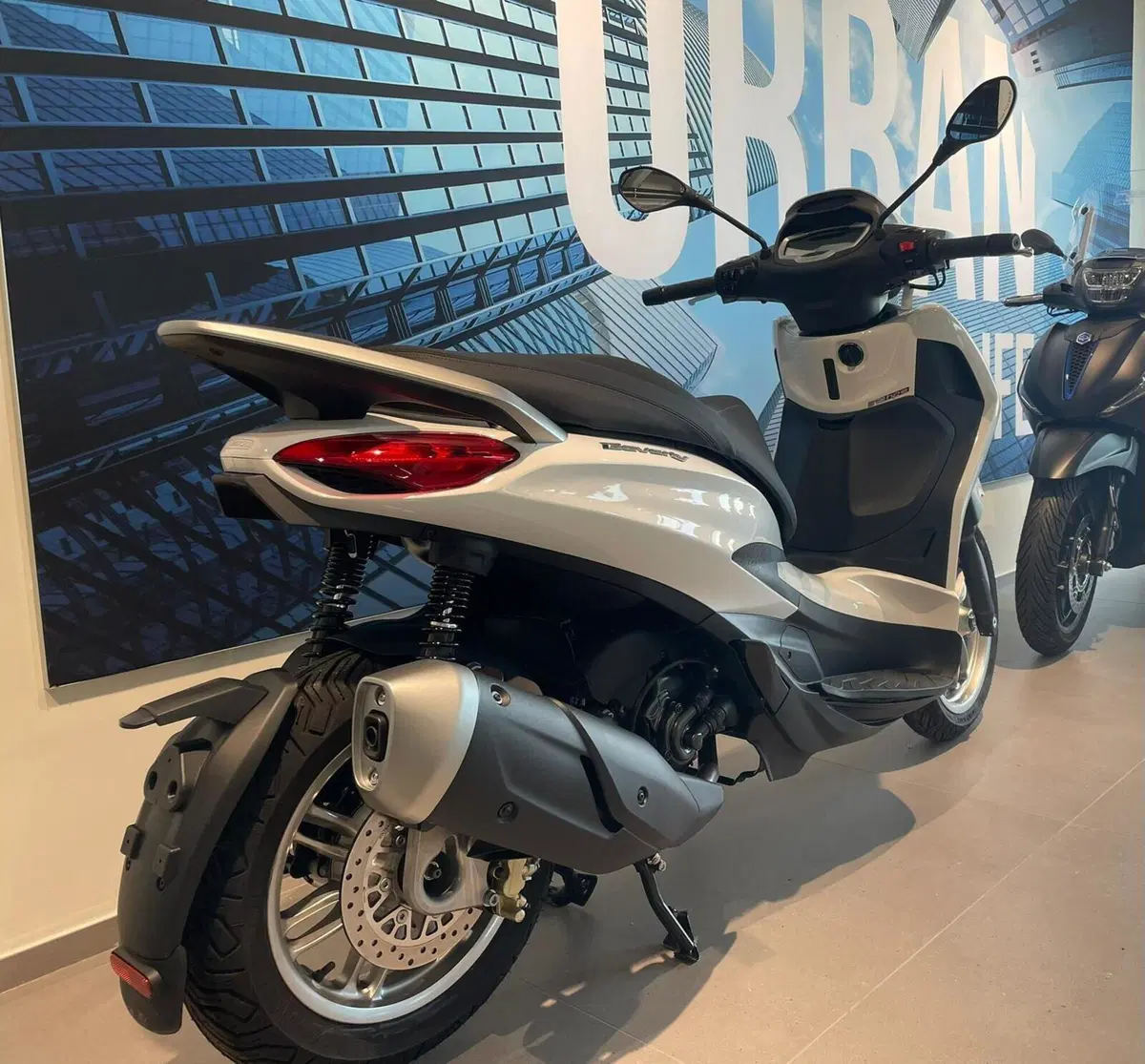 Piaggio Beverly 310 (2025 - 26) (3)