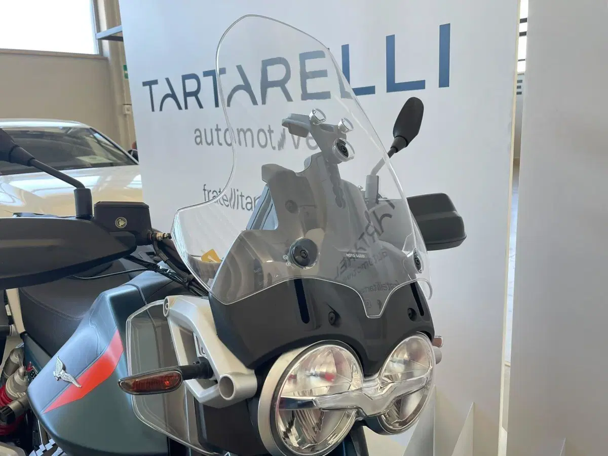 Moto Guzzi V85 TT Travel (2024 - 26) (2)