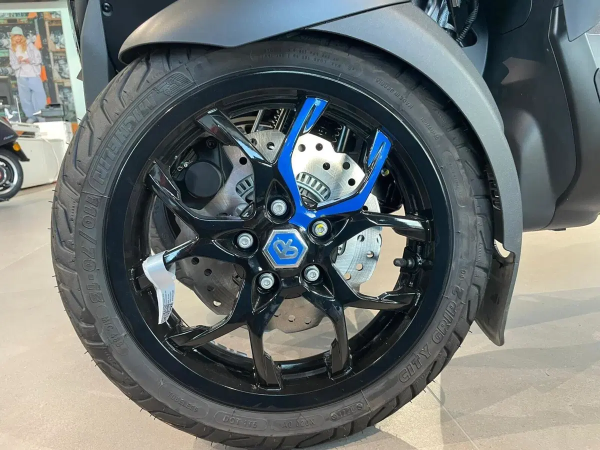 Piaggio MP3 310 Sport (2025 - 26) (2)