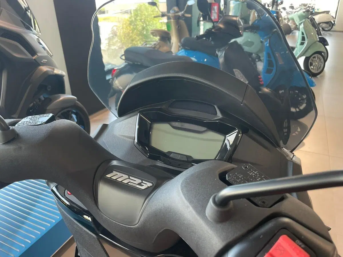 Piaggio MP3 310 Sport (2025 - 26) (4)