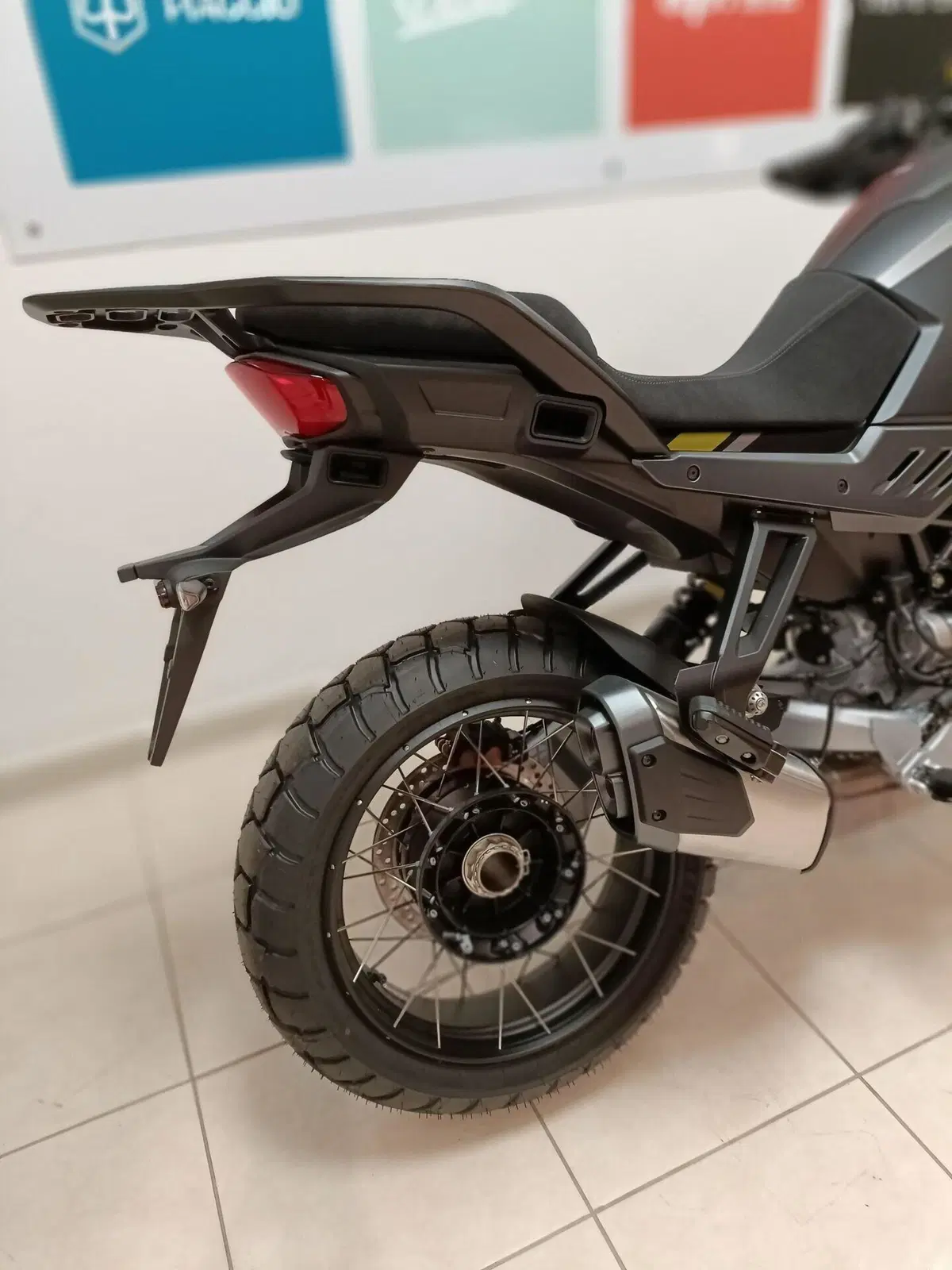 Moto Guzzi Stelvio (2024 - 26) (7)