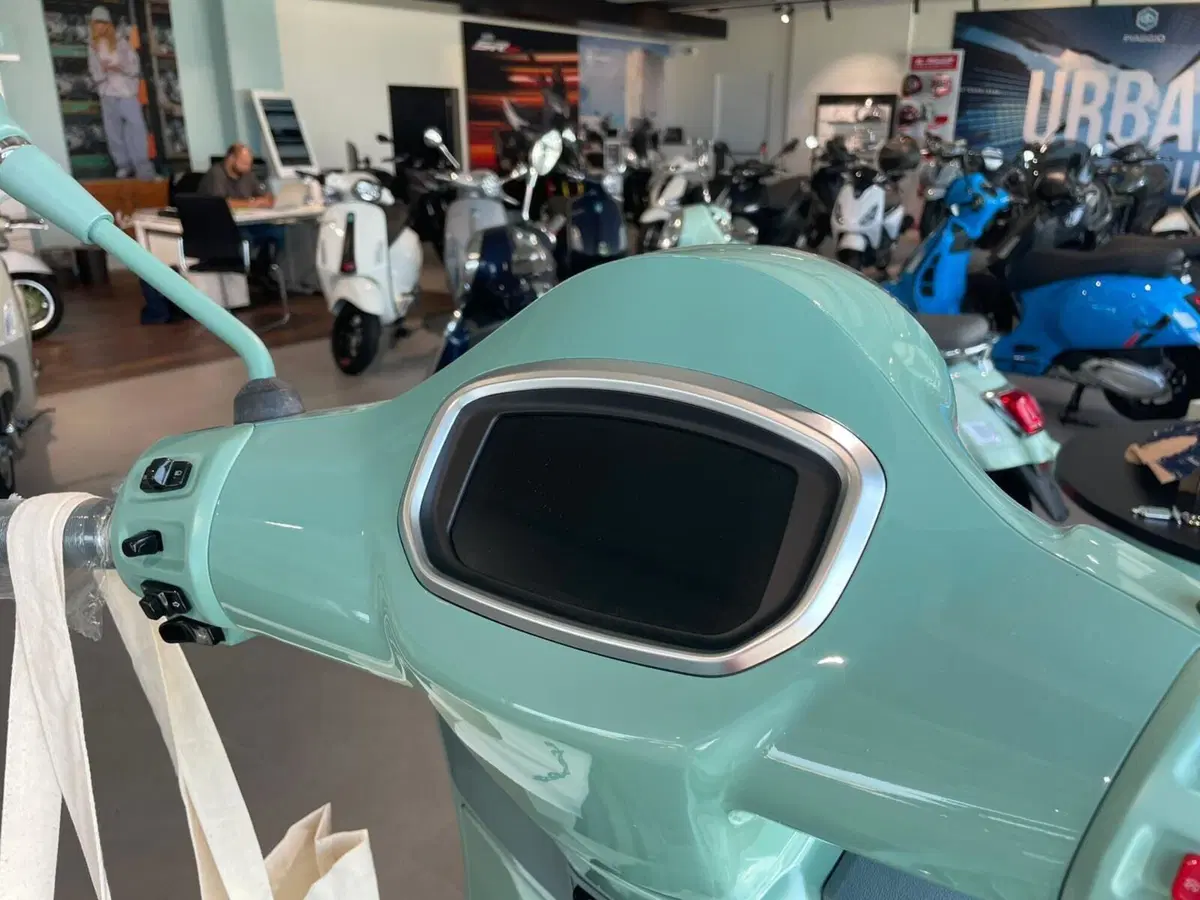Vespa GTS 310 80th (2026) (5)
