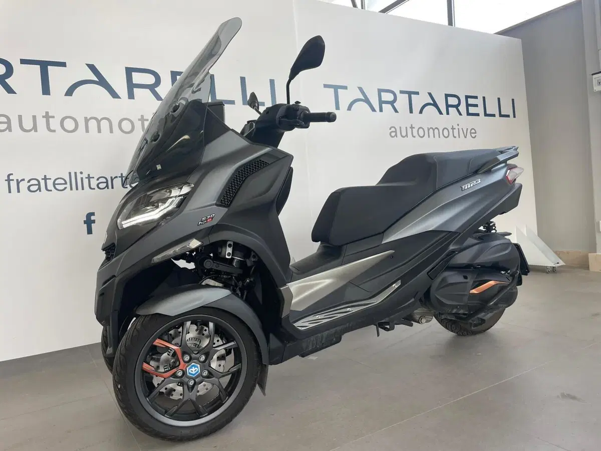 Piaggio MP3 530 Hpe Exclusive (2025 - 26) (2)