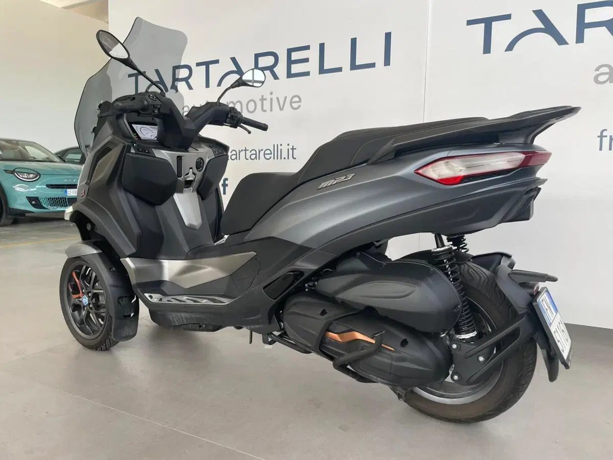 Piaggio MP3 530 Hpe Exclusive (2025 - 26) (3)