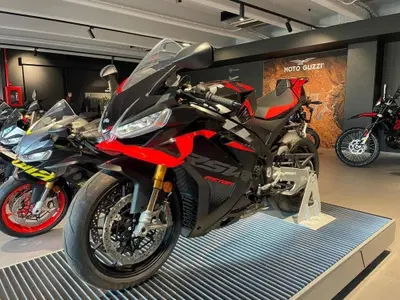 Aprilia RSV4 1100 Factory (2025 - 26) usata