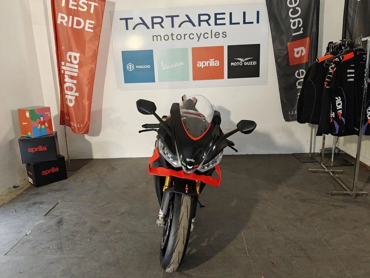 Aprilia RSV4 1100 Factory (2025 - 26) (8)