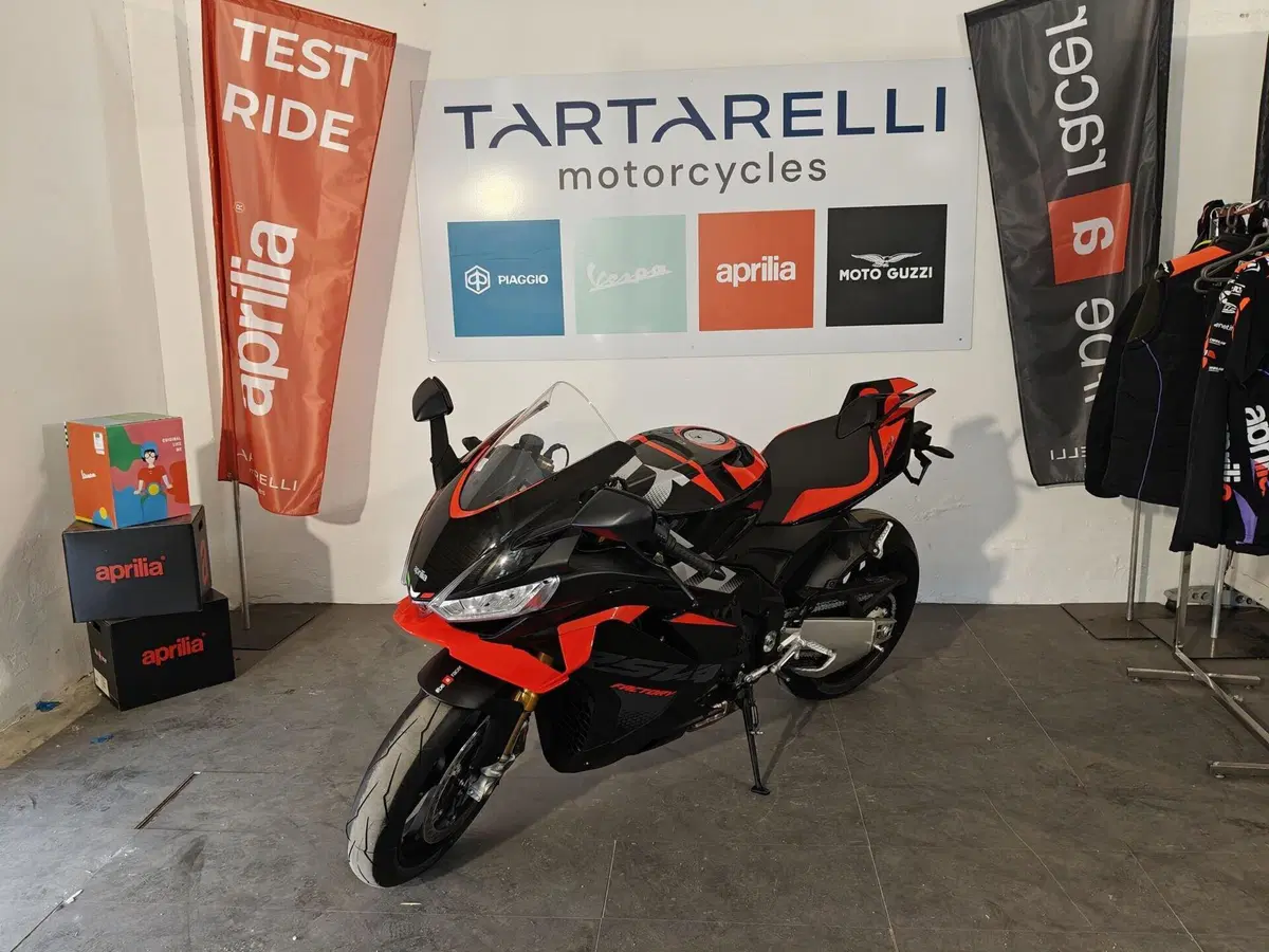 Aprilia RSV4 1100 Factory (2025 - 26) (12)