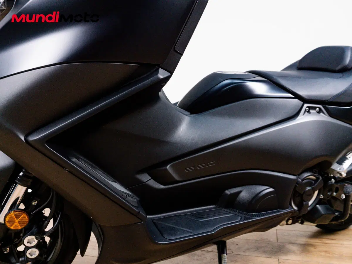 Yamaha T-Max 560 (2025 - 26) (9)