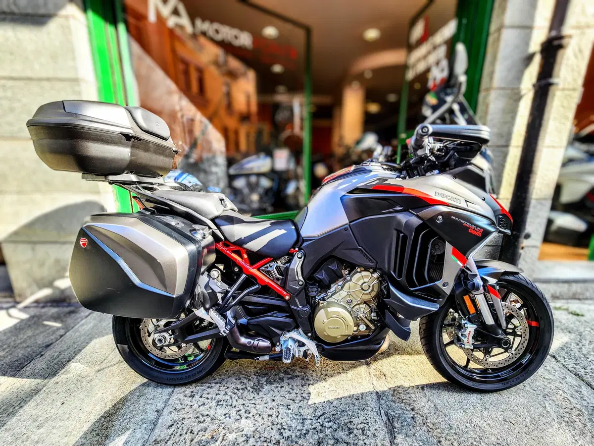 Ducati Multistrada V4 S Grand Tour (2024)