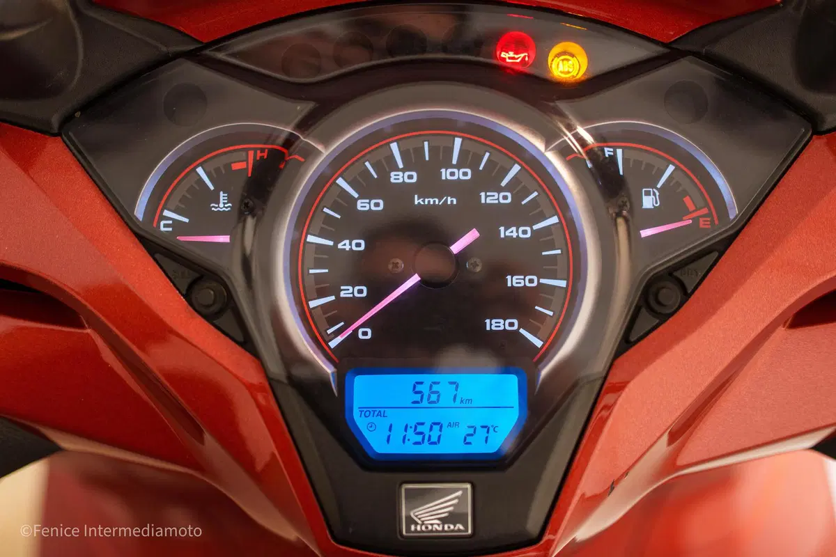 Honda SH 300 i ABS (2016 - 20) (8)