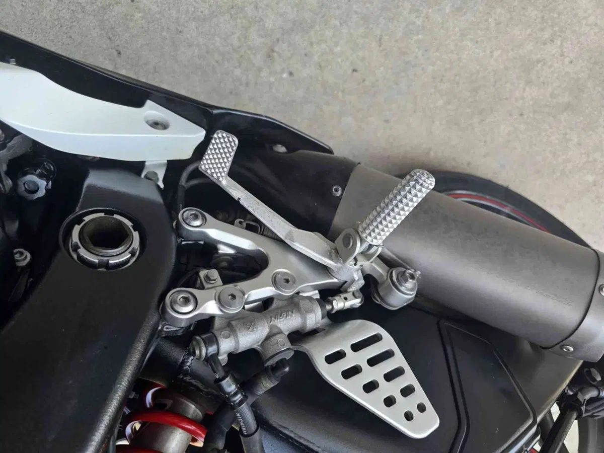 Yamaha YZF R6 (2006 - 07) (26)