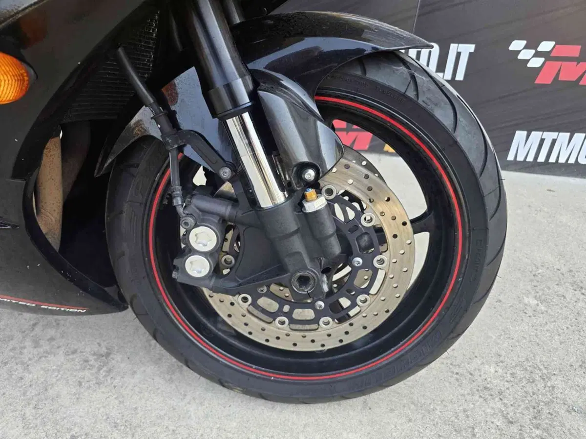 Yamaha YZF R6 (2006 - 07) (9)