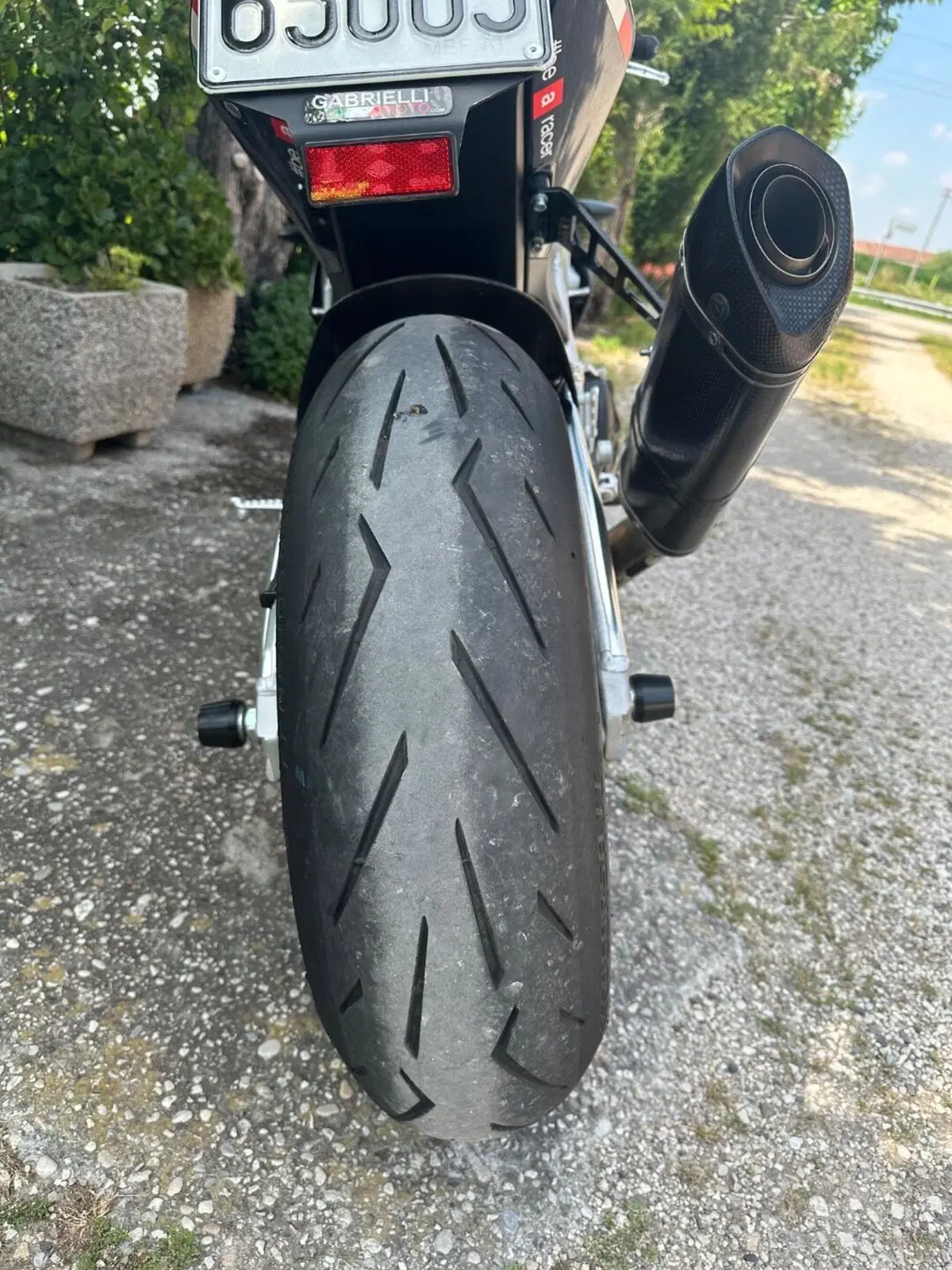 Aprilia Tuono V4 RR (2017 - 18) (2)