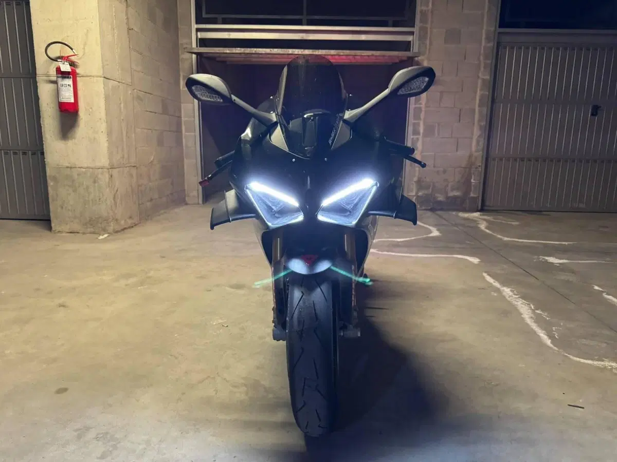 Ducati Panigale V4 S 1100 (2020) (3)