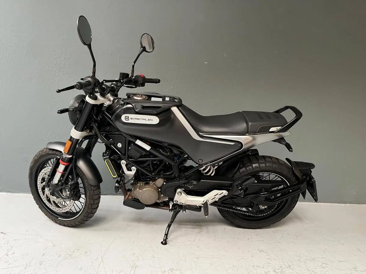Husqvarna Svartpilen 125 (2021 - 23) (2)