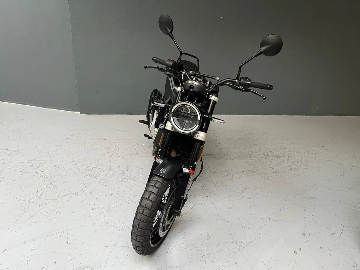 Husqvarna Svartpilen 125 (2021 - 23) (3)