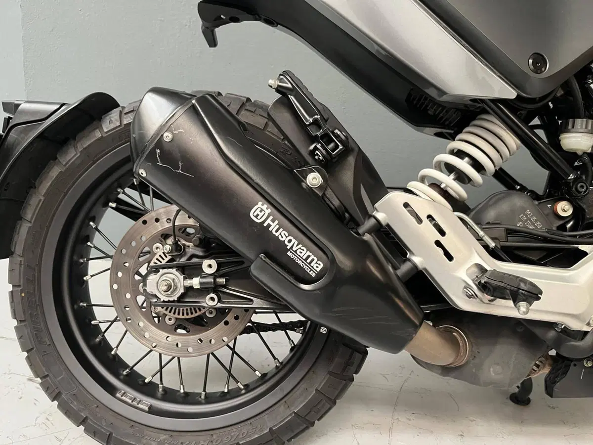 Husqvarna Svartpilen 125 (2021 - 23) (8)