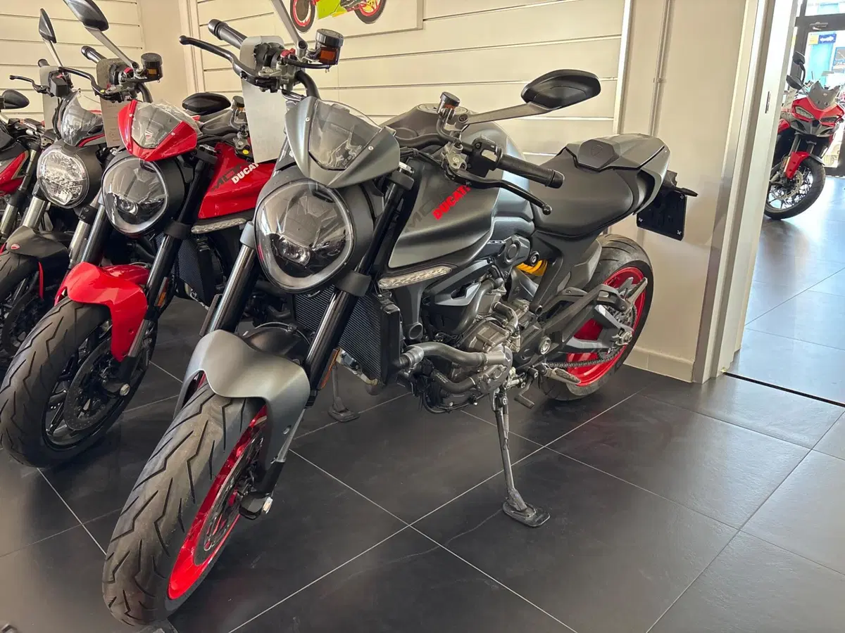 Ducati Monster 937 + (2021 - 25) (5)