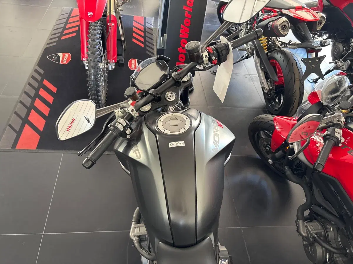 Ducati Monster 937 + (2021 - 25) (7)